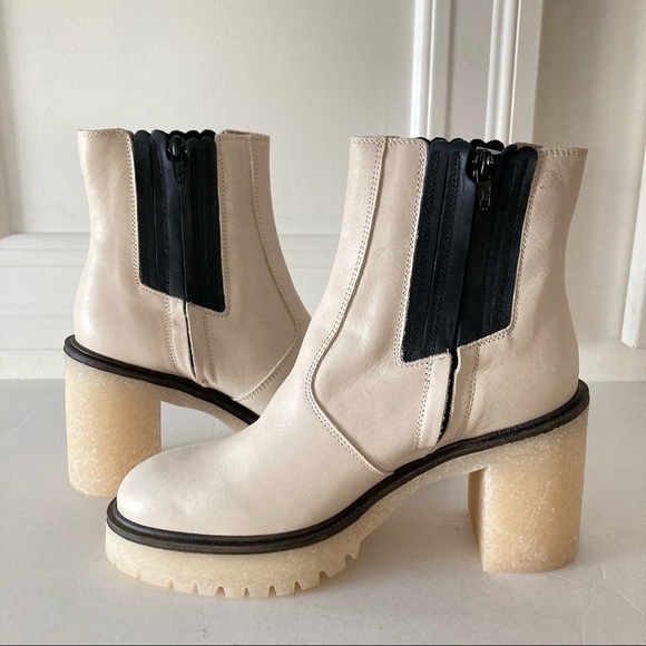 Free People Cream and Black Chelsea boots - Picture 4 of 7